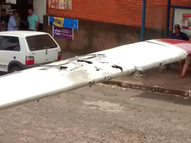 [Brasil] Avião com várias marcas de tiros é encontrado em aeroporto do Paraná Aviao_encontrado_em_paranavai_2_-_certo_asas