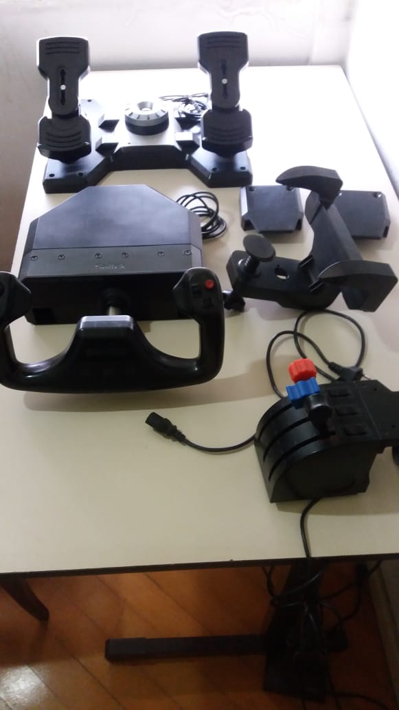 Manche, Pedais e throttle Saitek IZteNZe